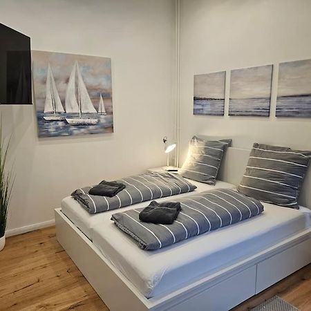 Central City White Line Kiel Luaran gambar
